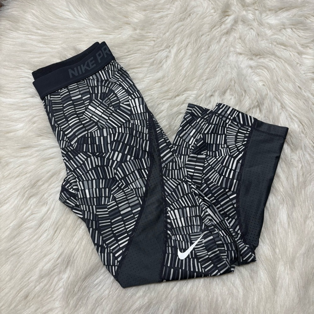 Nike Pro Gray Printed Capri Leggings - Women’s Small